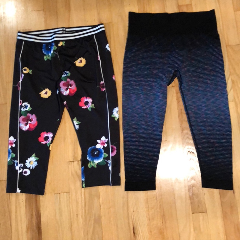 Forever 21 Capri 2 pants floral and stripe black